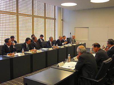 【09.11.26】一日中小企業庁で中曽根代表理事が　憲章制定を要望